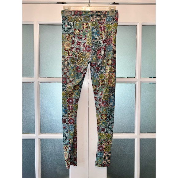 ✨EUC✨ LULAROE ONE-SIZE BLUE GREEN MOSAIC LEGGINGS 💙💚 - Picture 2 of 4